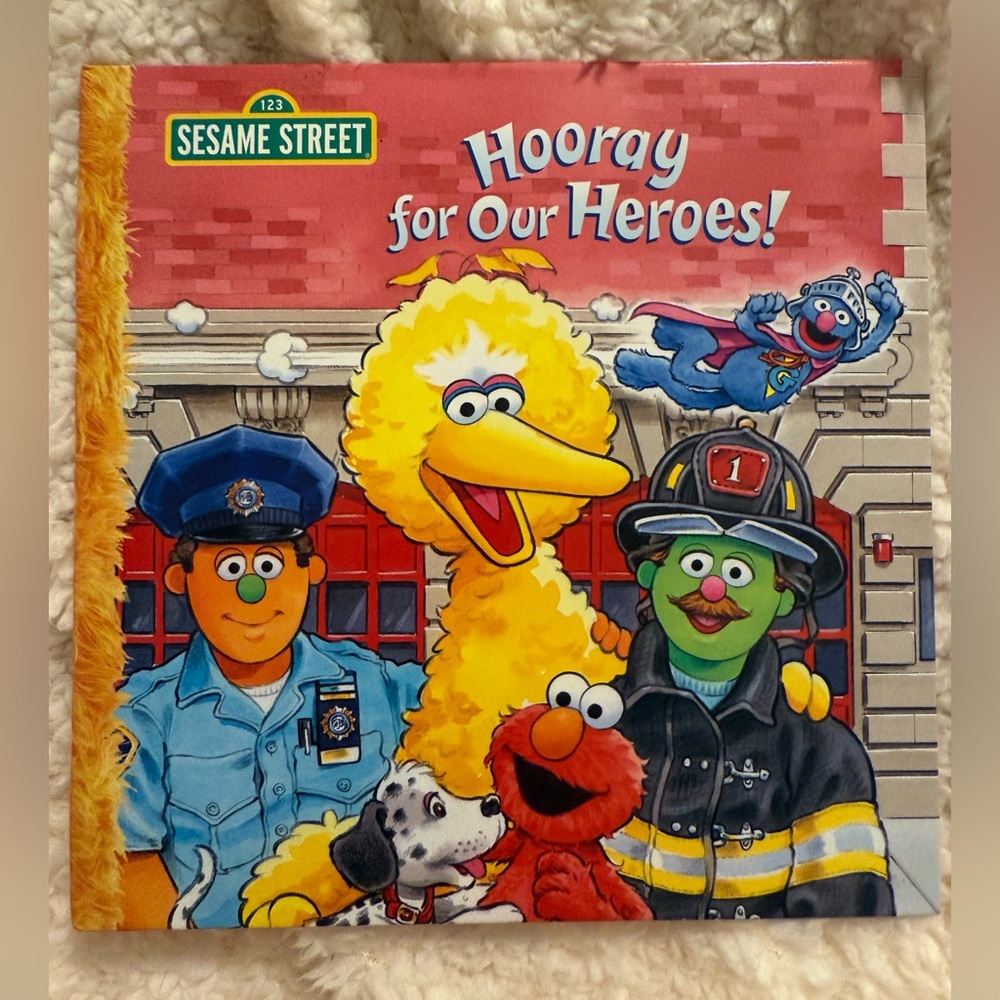 4 Sesame Street Books featuring Elmo, Big Bird, The Count, Grover, & many more - Picture 9 of 16